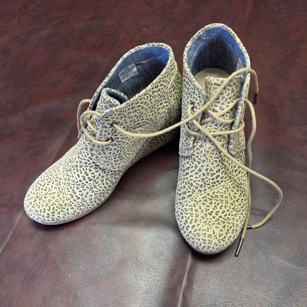 Toms leopard print wedge lace up boots booties,‎ size 8.5 - Picture 3 of 13